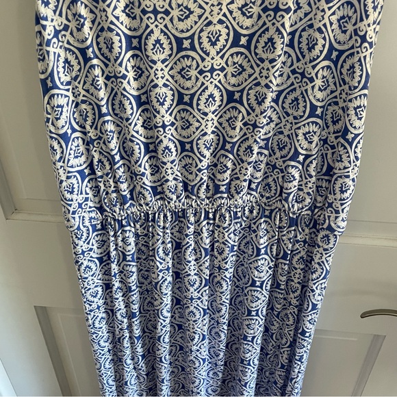 Blue and White Vineyard Vines dress - Picture 7 of 9